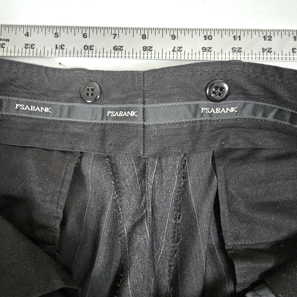 Jos A Bank Signature Collection Mens 39RG Charcoal Grey Pinstripe 100% Wool Suit